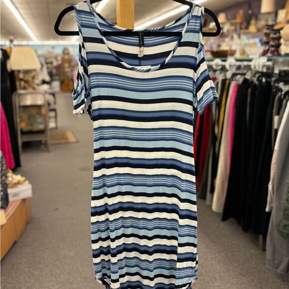 Chic Striped Blue and White Midi Dress - Picture 2 of 8